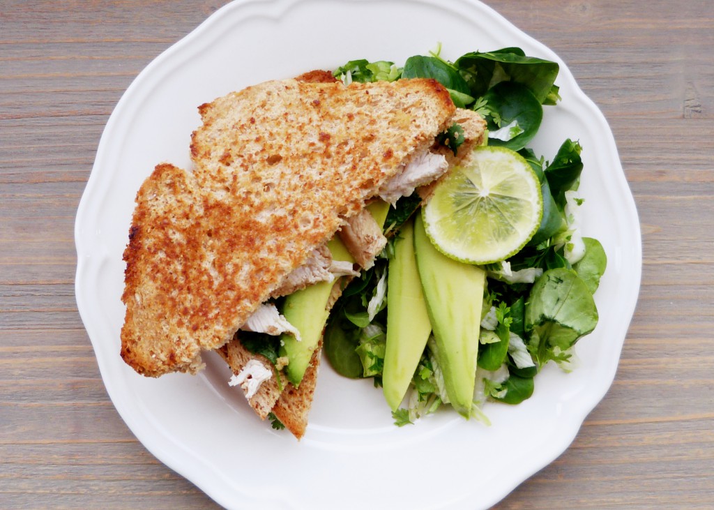 croque-met-kip-en-avocado